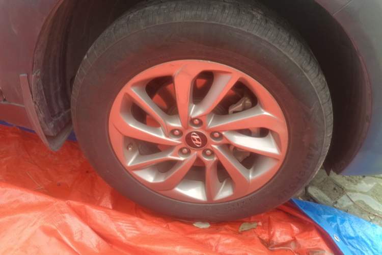 Used Hyundai Tucson 2015 1.6T Dual-Clutch Two-Wheel-Drive Smart Model Right Front Wheel Hub