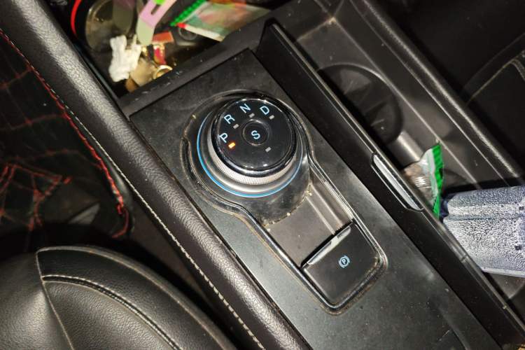 Used Ford Taurus 2015 EcoBoost 245 Fashion Edition Gear Lever