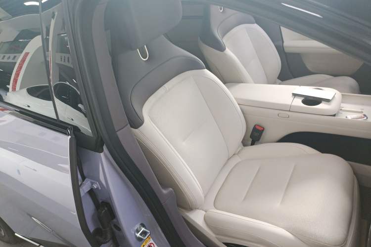 Used Avatr 06 2025 Pro Range-Extended Edition Right Front Seat