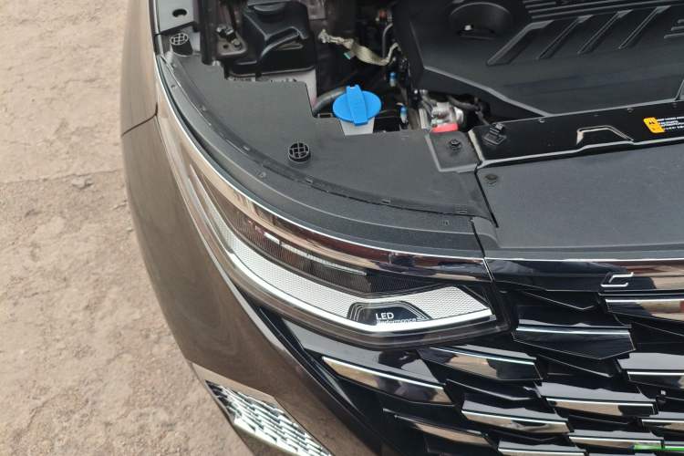 Used Hyundai Custo 2024 380TGDi LUX Premium Smart & Luxurious Edition Right Front Headlight