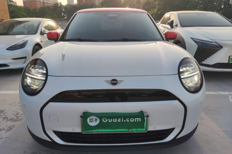 Used MINI Electric COOPER 2024 456km COOPER E Classic Edition
