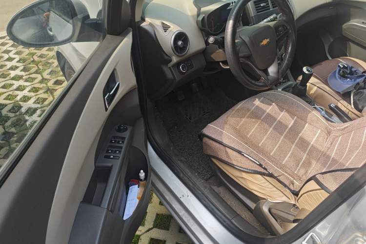 Used Chevrolet Aveo Sonic 2011 Sedan 1.4L Manual Transmission SE