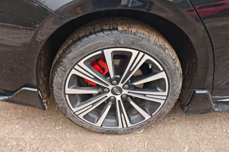 Used Geely Auto Preface 2026 Model Oriental Yao 2.0TD Lanxing Edition Right Rear Wheel Hub