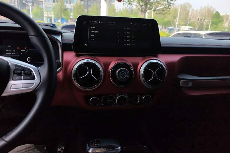 Used BAIC Off-Road BJ40 2020 2.0T Automatic Four-Wheel Drive Urban Hunter Edition Chivalrous Type Audio And AC Panel