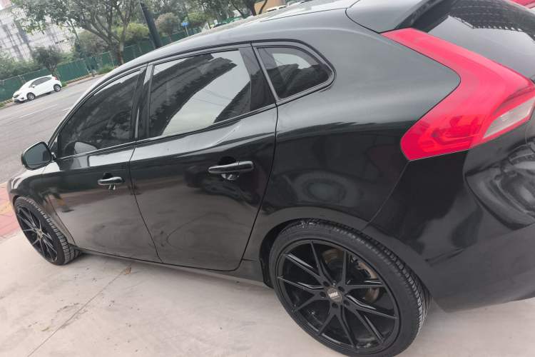 Used Volvo V40 2014 2.0T Zhiya Edition
