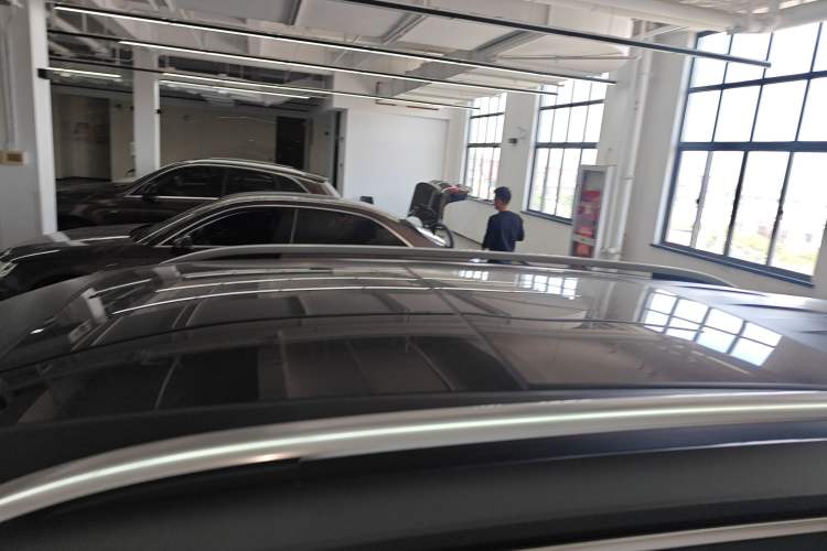 Used Volkswagen Tiguan L 2023 Restyled 330TSI Automatic Two-Wheel Drive R-Line Enhanced Comfort Version
