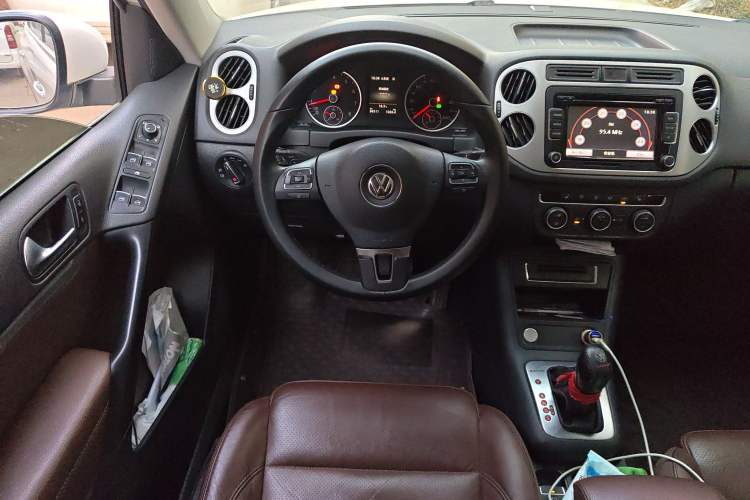 Used Volkswagen Tiguan 2015 2.0 TSI Automatic All-Wheel Drive Luxury Edition
