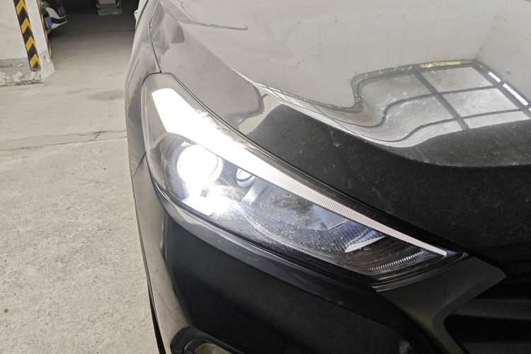 Used Hyundai Tucson 2015 1.6T Dual-Clutch Two-Wheel-Drive Leading Model Right Front Headlight