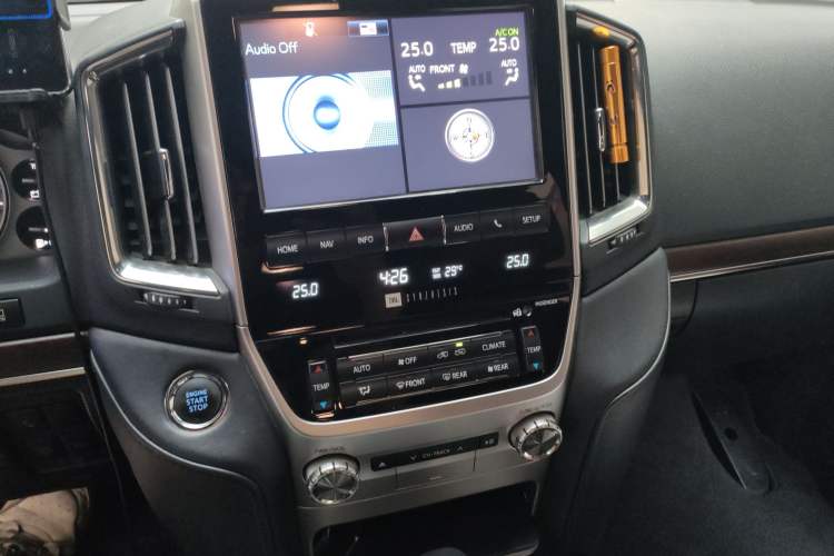 Used Toyota Land Cruiser 2018 5.7L VX-S 7-Seater Middle East Version Audio And AC Panel