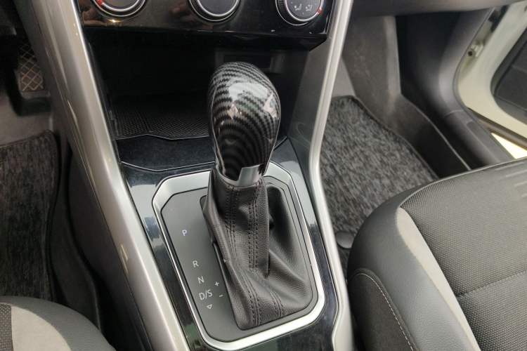 Used Volkswagen T-ROC 2020 230TSI DSG Two-Wheel Drive Advanced Version Gear Lever