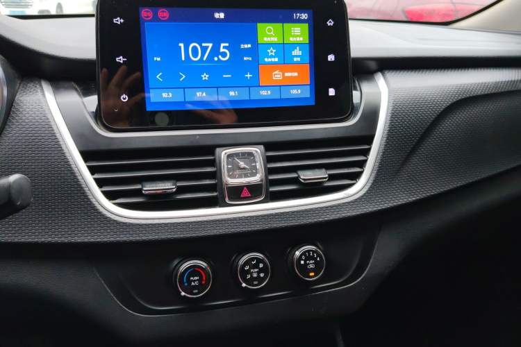 Used Baojun 730 2019 1.5T CVT Fashion Model 7 Seats China VI Emission Standard Audio And AC Panel