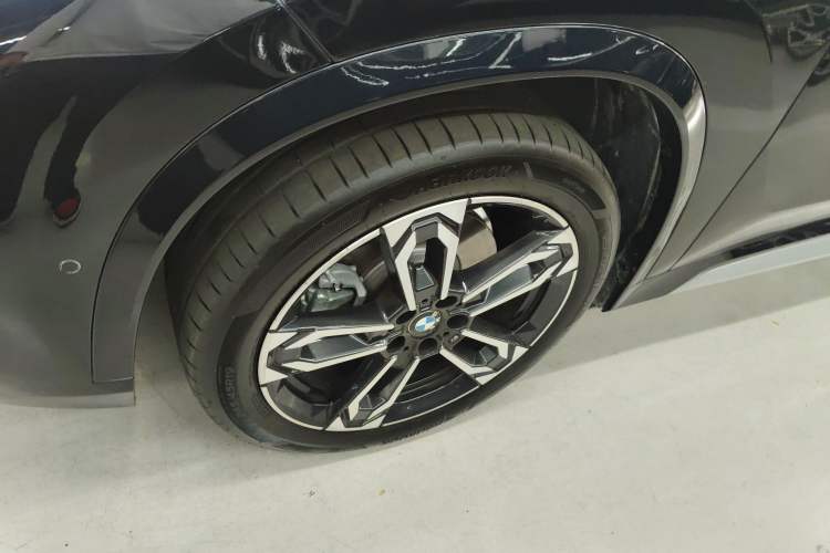 Used BMW X1 2023 sDrive25Li M Sport Package Left Front Wheel Hub