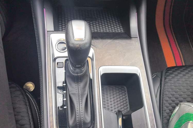 Used Nissan Teana 2022 2.0L XL-Upr Enjoyment Edition Gear Lever