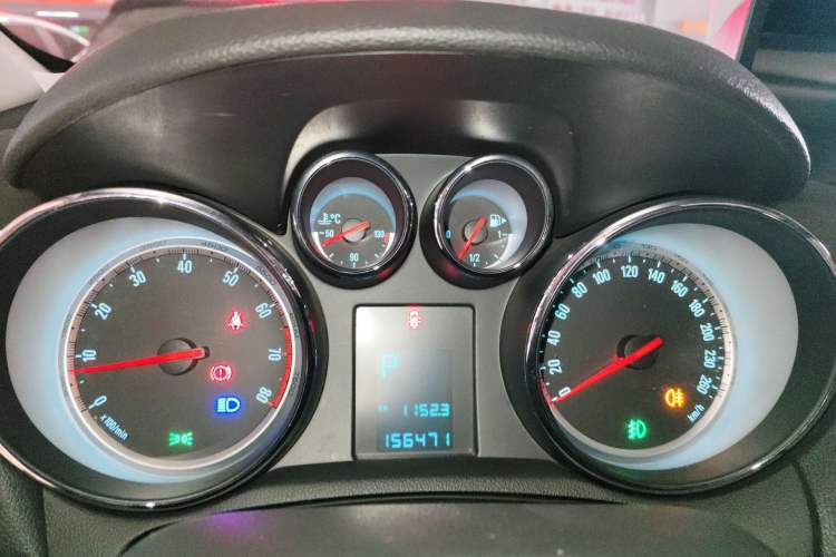 Used Buick Encore 2014 1.4T Automatic Two-Wheel Drive Urban Elite Model Instrument Cluster
