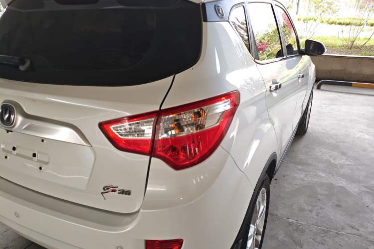 Used CHANGAN CS35 2015 1.6L Automatic Luxury Model China V Standard
