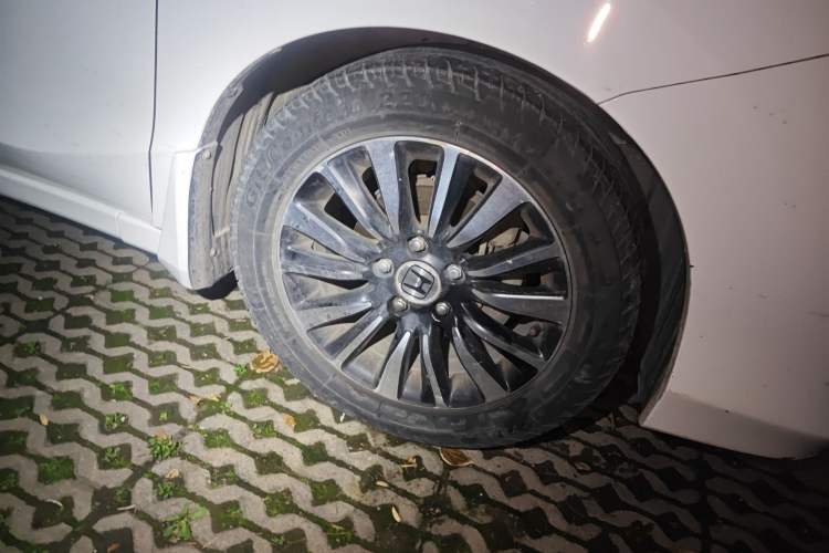 Used Honda Crider 2013 1.8L automatic luxury edition
