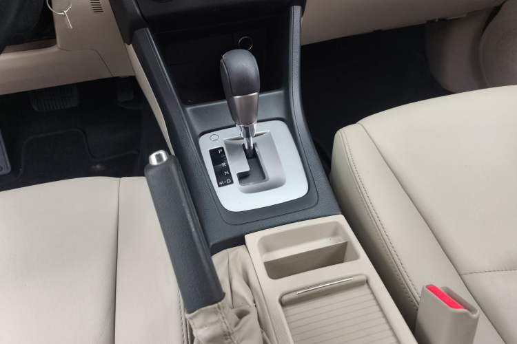 Used Subaru XV 2014 2.0i Elite Edition Gear Lever