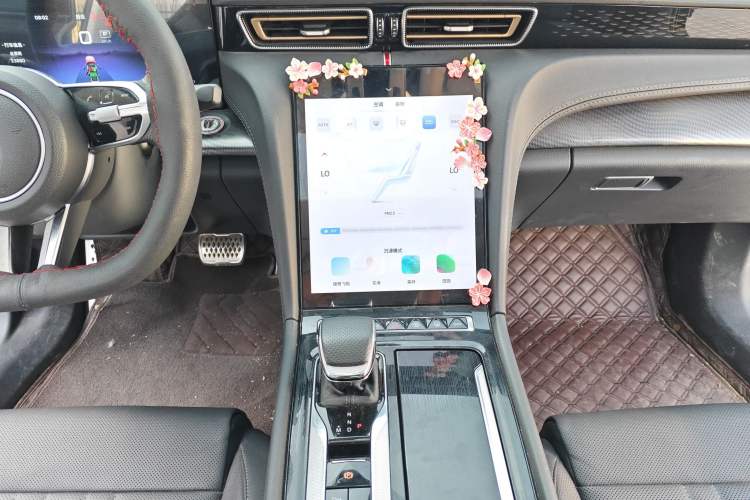 Used Hongqi H6 2023 2.0T Zhiyi Version Audio And AC Panel