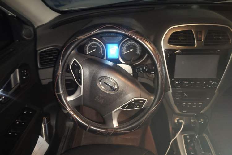 Used GAC Trumpchi GS5 2013 2.0L Automatic Two-Wheel Drive Light Interior Special Edition
