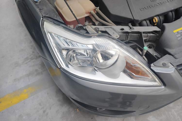 Used Ford Focus 2011 Sedan 1.8L Manual Classic Model
