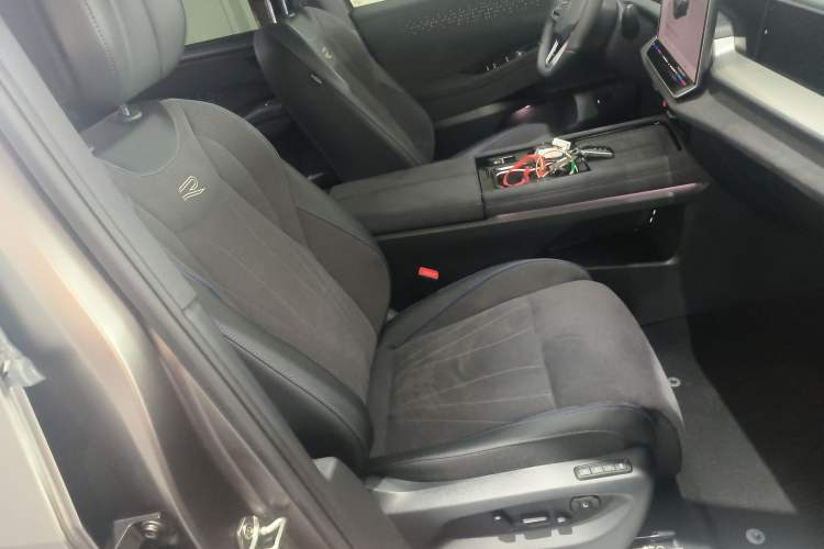 Used Volkswagen Teramont 2025 Tiguan Pro 450TSI Four-Wheel Drive Summit Edition
