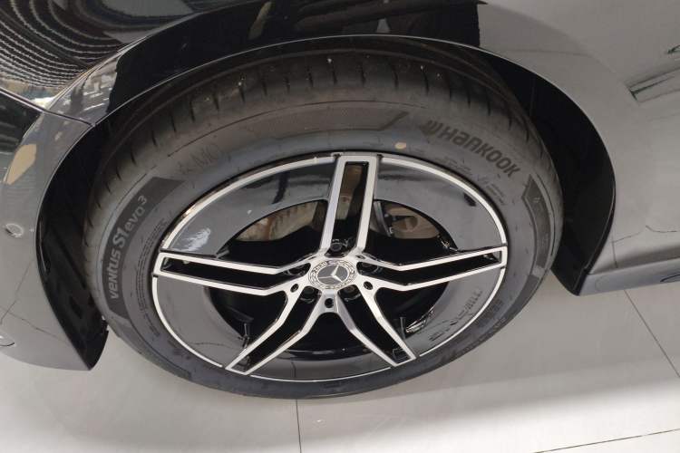 Used Mercedes-Benz E-Class 2025 Year Restyled E 260 Sport Edition Exterior 4