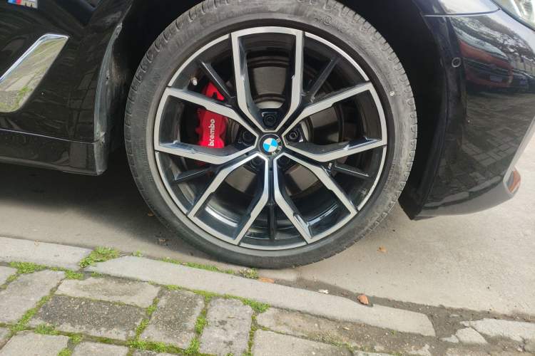 Used BMW 5 Series 2022 Restyled 530Li Luxury Edition M Sport Package Right Front Wheel Hub