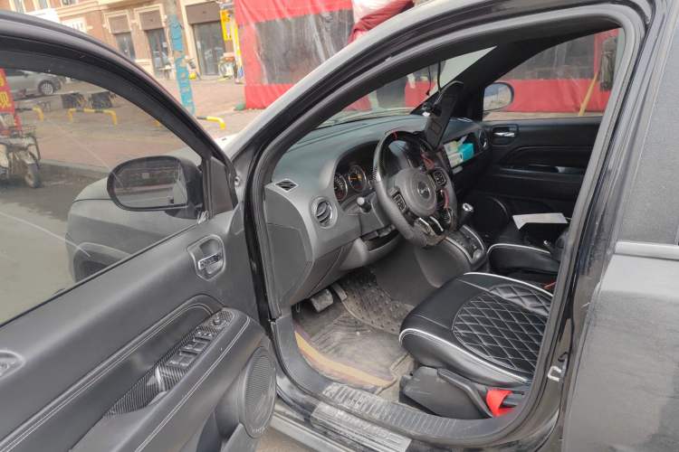 Used Jeep Compass 2014 2.4L Four-Wheel Drive Serpentine Collection Edition