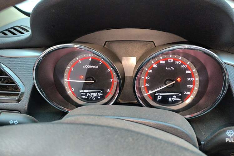 Used Bestune B70 2014 2.0L automatic luxury version Instrument Cluster