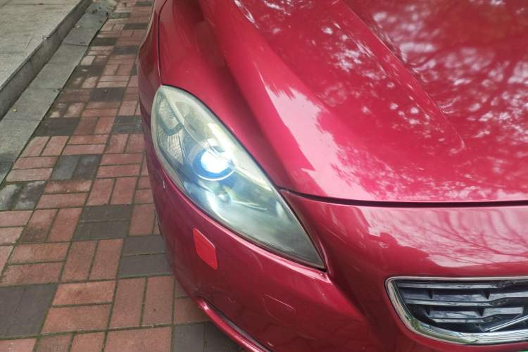 Used Volvo V40 2014 2.0T Zhiya Edition Right Front Headlight