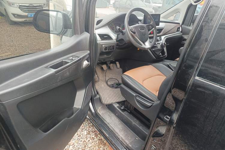 Used JAC Refine M3 2022 1.8L 7-seat Standard Edition