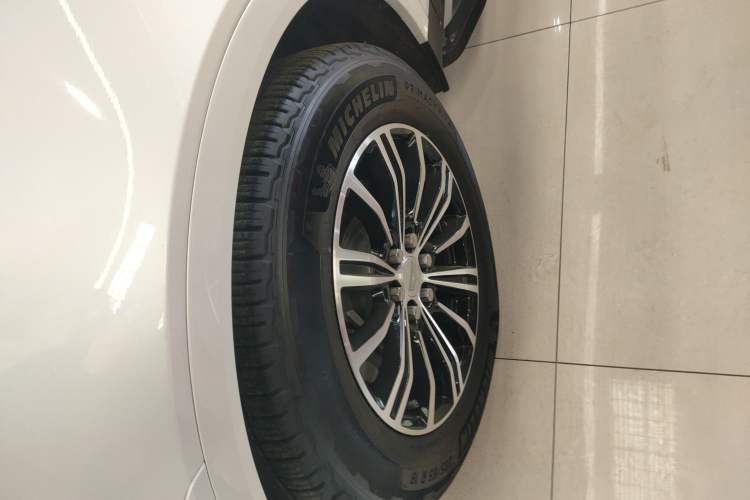 Used Cadillac XT5 2018 28E Four-Wheel Drive Tech Version
