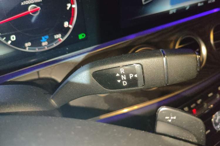 Used Mercedes-Benz E-Class 2016 E 300 L Sporty and Stylish Model