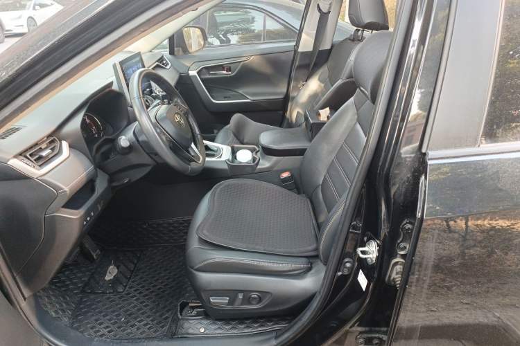 Used Toyota RAV4 2022 2.0L CVT Two-Wheel Drive Fashion Plus Edition
