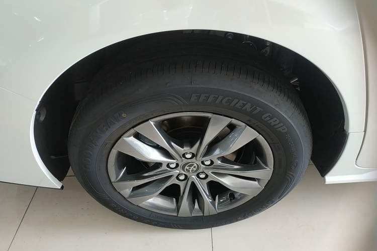 Used Toyota SIENNA 2026 Model 2.5L Dual-Engine Two-Wheel-Drive Comfort Edition Right Rear Wheel Hub