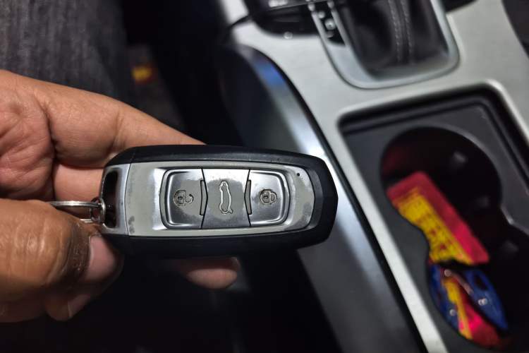 Used Geely Auto Emgrand X7 Sport 2018 Revised Version 1.8TD Automatic Two-Wheel Drive Smart Connectivity 4G-Enabled Edition Interior 1