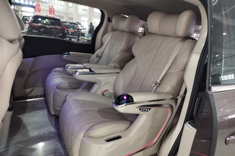 Used Buick GL8 2023 Land Executive Class Comfort Model
