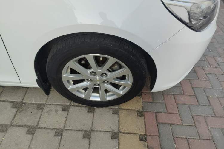 Used Chevrolet Malibu 2013 2.0L Automatic Luxury Edition Right Front Wheel Hub