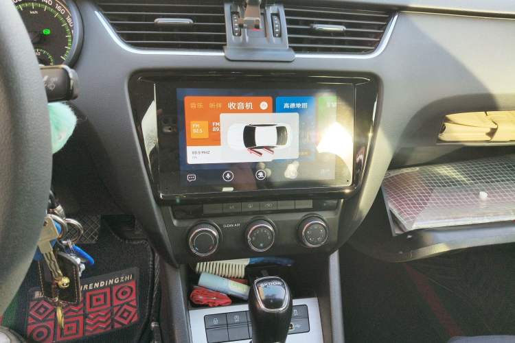 Used Skoda Octavia 2020 1.5L Automatic SmartDrive Comfort Edition Audio And AC Panel