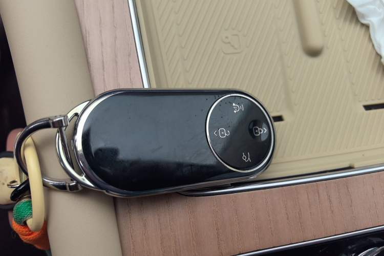 Used Hima AITO M9 2024 Range-Extended Ultra Version 42 kWh 6-Seater Model Vehicle Key