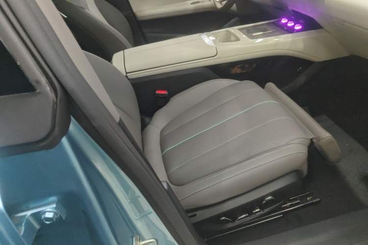 Used Deepal L07 2024 230Max Qiankun Intelligent Driving ADS SE Range-Extended Version Right Front Seat