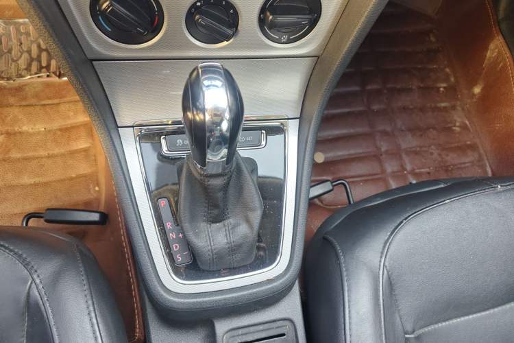 Used Volkswagen Gran Lavida 2013 1.6L Automatic Comfort Model