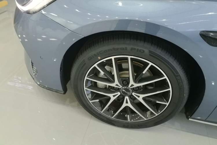 Used BYD Seal 07 DM-i 2025 Intelligent Driving Version DM-i 1.5L 125 km Prestige Edition Left Front Wheel Hub