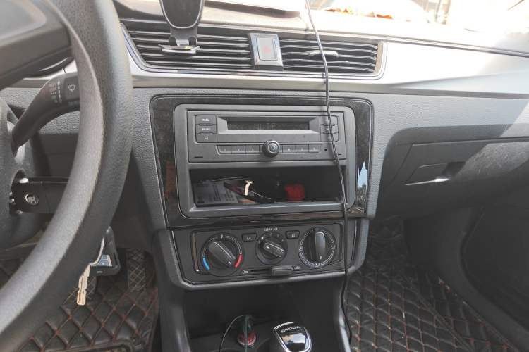 Used Skoda Rapid Spaceback 2020 1.5L Automatic Standard Edition Audio And AC Panel