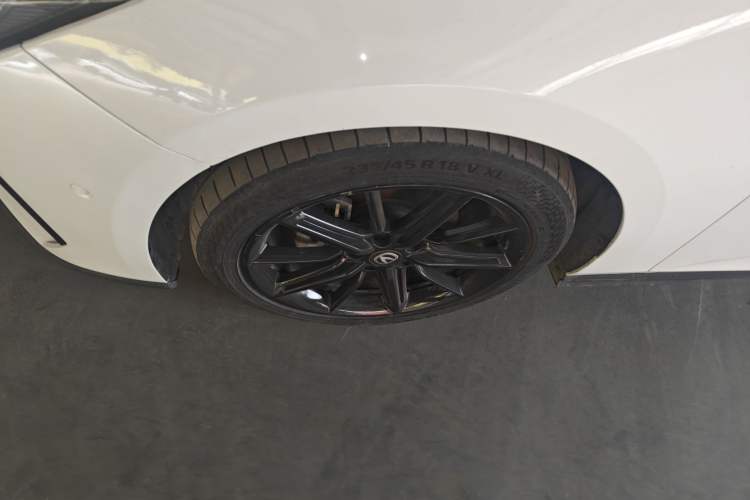 Used CHANGAN UNI-V 2022 1.5T Smart Navigation Version Left Front Wheel Hub