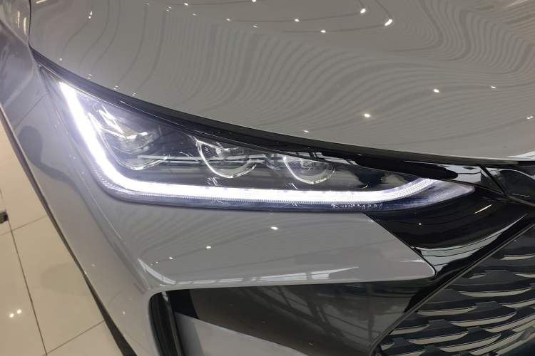 Used BYD Tang New Energy 2025 Intelligent Driving Version DM-i 115KM Flagship Edition Right Front Headlight