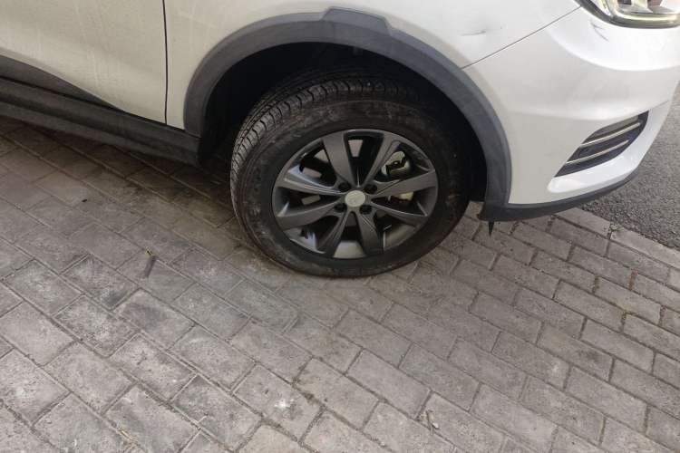 Used BYD Yuan New Energy 2019 EV360 Smart Connect Elite Model Right Front Wheel Hub