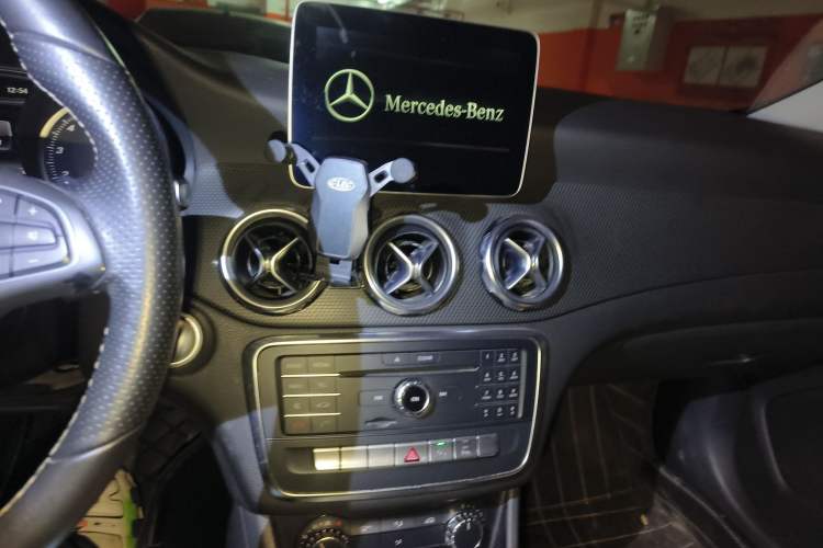 Used Mercedes-Benz GLA 2017 GLA 200 Sport Edition Audio And AC Panel