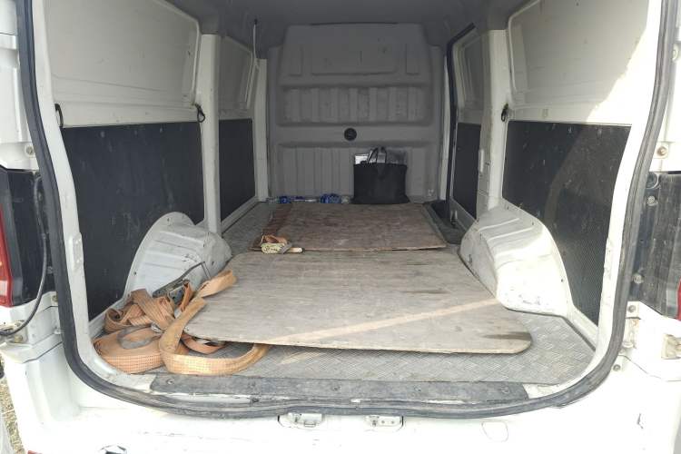 Used Dongfeng Yufeng EM26 2023 Standard Edition 41.472 kWh Henan Lithium Power Trunk