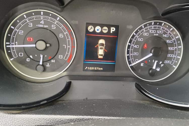 Used Dongfeng Fengdu MX5 2016 2.0L Automatic Flagship Edition Odometer Close Up